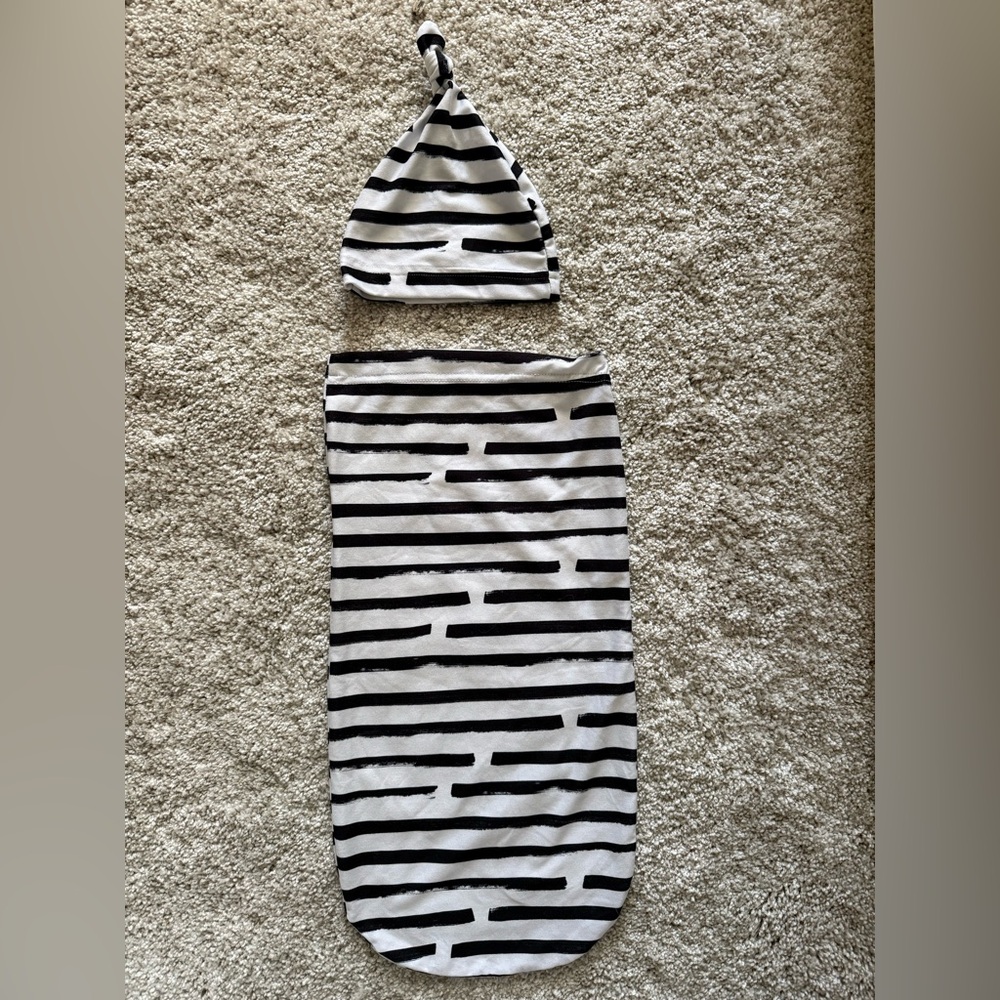 Itzy Ritzy Swaddle and Hat Set